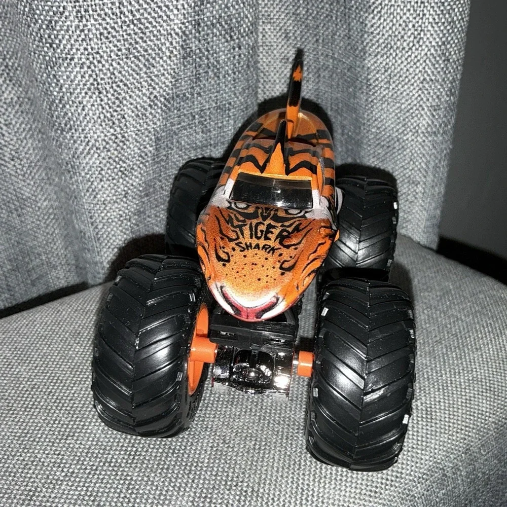 HOT WHEELS MONSTER TRUCKS TIGER SHARK ORANGE & BLACK 1:64 DIECAST 3 3/4